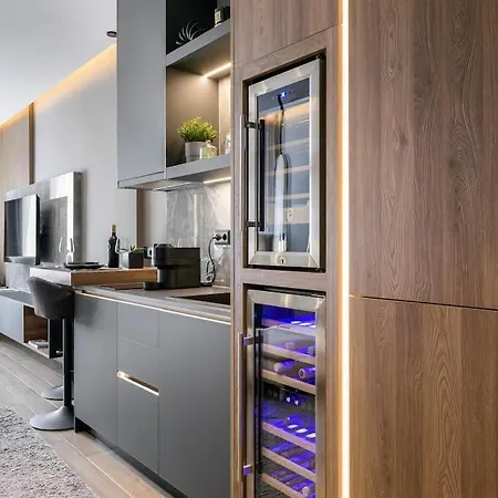 Aristotelian Virtues - Sophia Apartment Thessaloniki